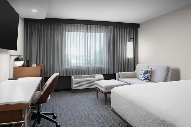 غرفة بسرير كينج لذوي الإعاقة، Courtyard Marriott Paso Robles 1/3