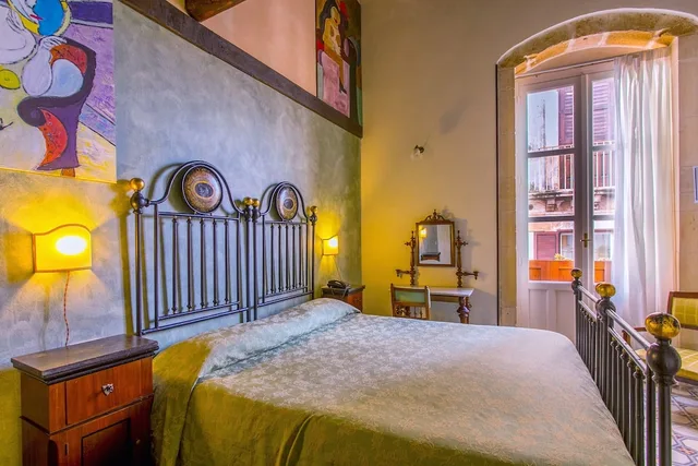 Classic, Charme Hotel Henrys House 3/9