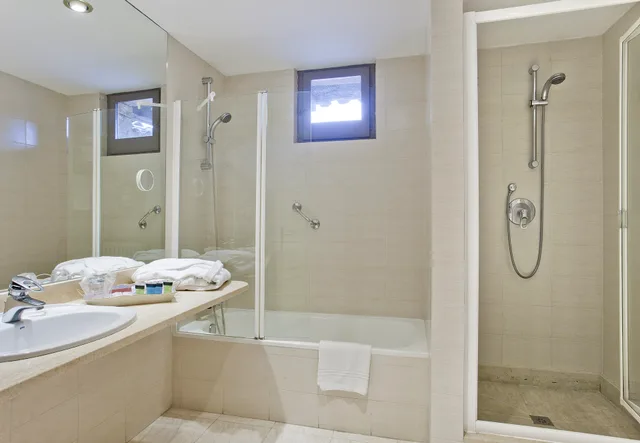 جناح مفرد، Hotel Luze El Toro 2/3