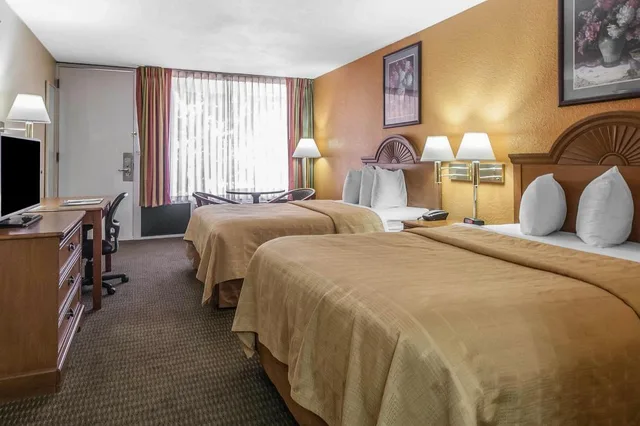 غرفة بسريرين مزدوجين، Quality Inn & Suites Conference Center 3/6