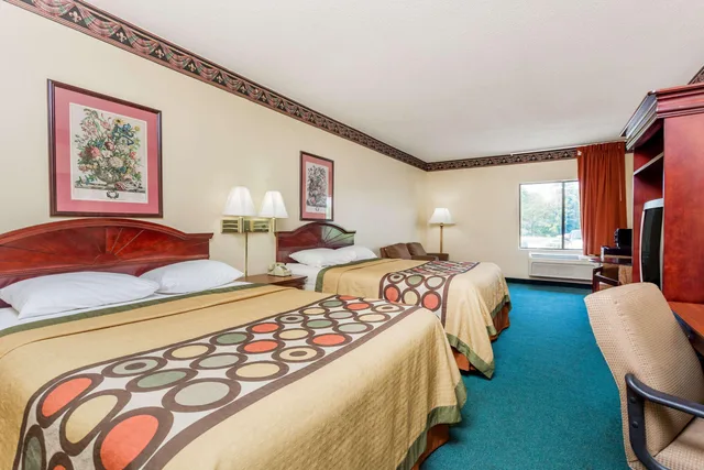 غرفة بسريرين كوين للمدخنين، Super 8 by Wyndham Piedmont Greenville Area 1/1