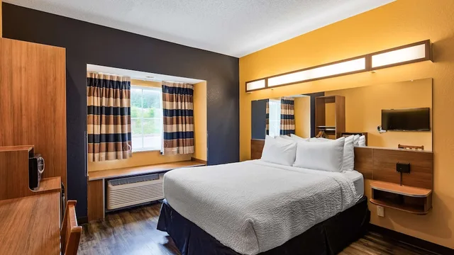 غرفة قياسية بسرير كوين، Surestay Plus Hotel By Best Western Keyser 3/9