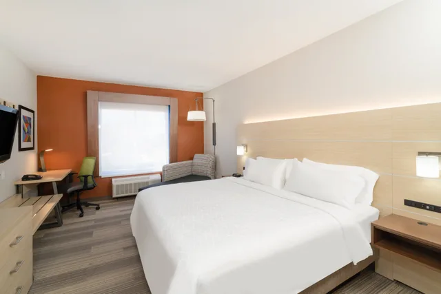 Leisure, King Bed، Holiday Inn Express Hotel And Suites Magee 3/6