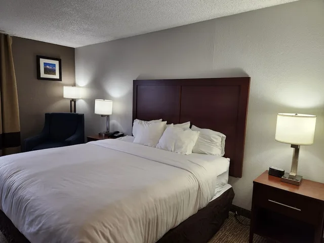 Upgrade, Suite, King Bed, Comfort Inn Yreka I-5 4/5