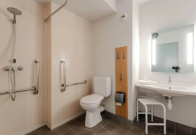 غرفة بسرير مزدوج لذوي الإعاقة، B&B HOTEL Arras 5/5
