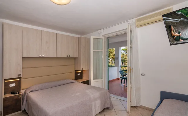 غرفة قياسية ثلاثية بسرير كوين وسرير فردي، Hotel Eura 1/8