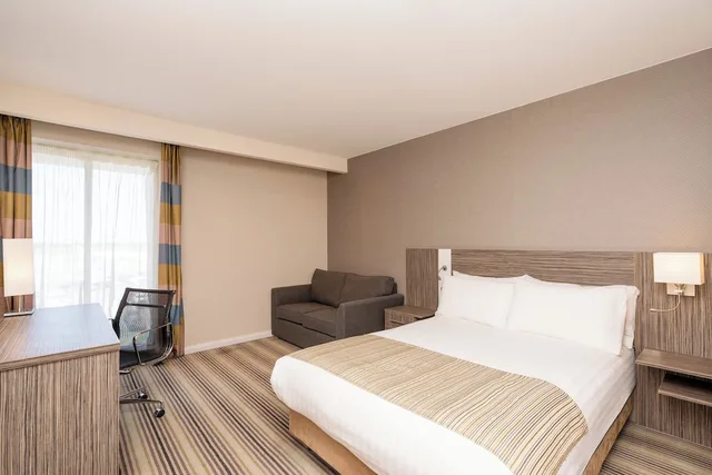 غرفة قياسية بسرير مزدوج مع أريكة، Holiday Inn Southend 5/10