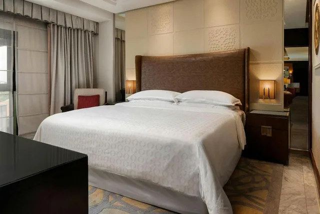 جناح رئاسي بسرير كينج مع دخول صالة النادي في طابق مرتفع، Sheraton Lagos Hotel 1/2