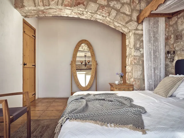 فيلا تقليدية بأربعة أسرّة وسرير كينج بإطلالة على البحر بـ3 غرف نوم مع أريكة، Orfos Villas 1/7
