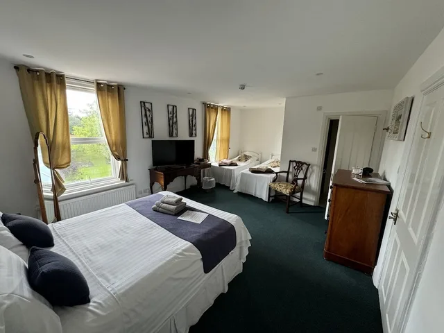 جناح بسرير كينج وسريرين منفصلين، Hookwood Lodge 1/3