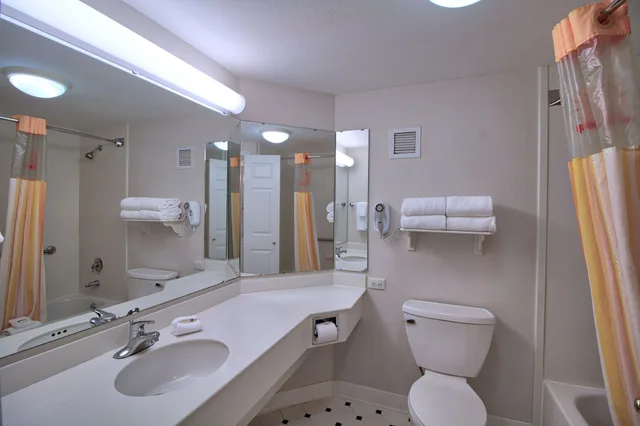 جناح بسرير كينج، La Quinta Inn and Suites by Wyndham Orlando I Drive/Conv Center 5/5