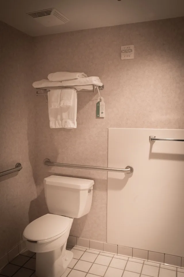 غرفة قياسية بسرير كينج لذوي الإعاقة، Best Western Plus Executive Court Inn & Conference Center 4/6