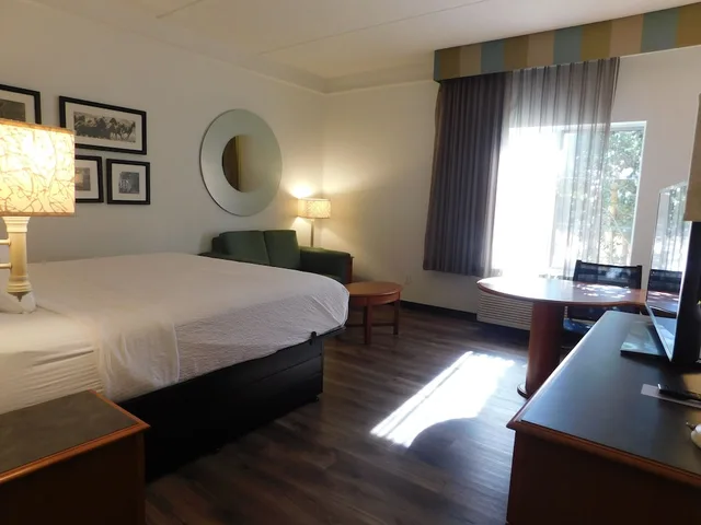 Superior, Executive, King Bed, La Quinta Inn Suites Winston Salem 7/9