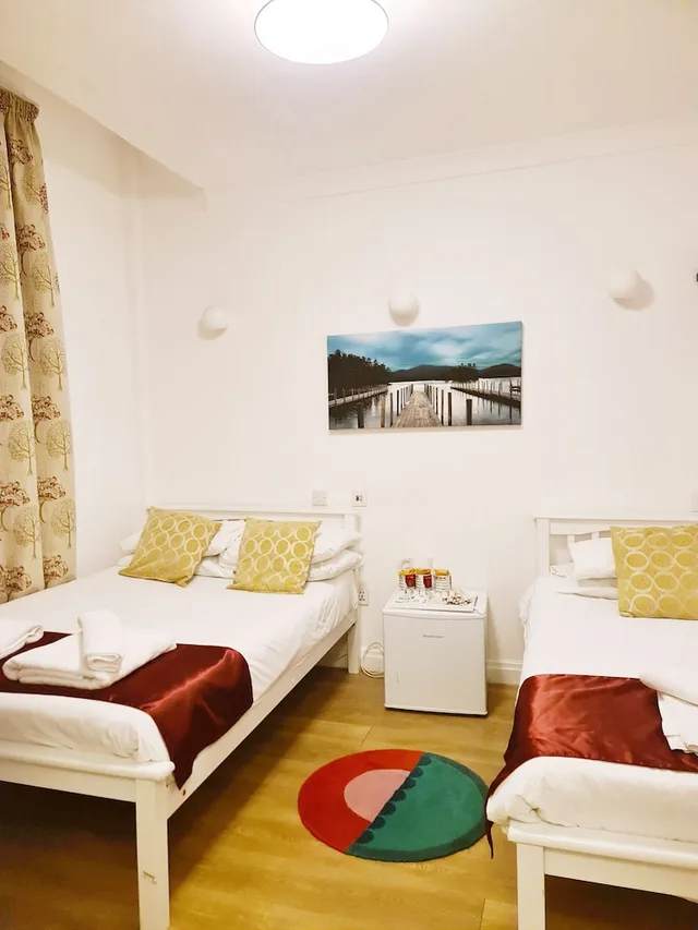 Family, 1 Double and 1 Single Bed, City London Hotel 1/6