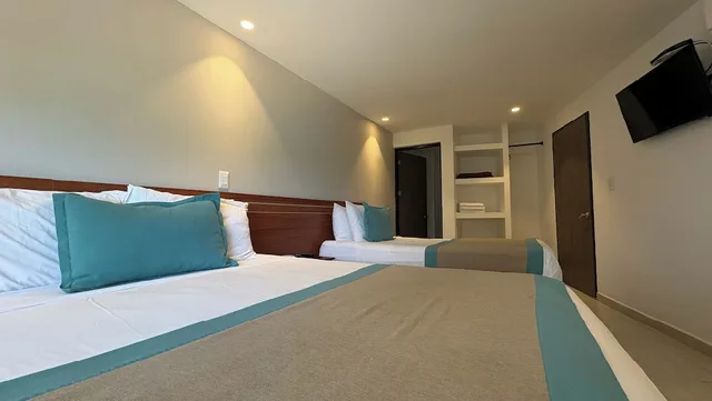 Family, Triple, 1 Double and 1 Single Bed, Hotel Portobelo Boulevard 4/10