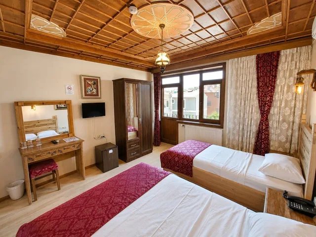 غرفة سوبيريور بسرير مزدوج وسرير فردي بإطلالة على المدينة، Saruhan Hotel 8/10