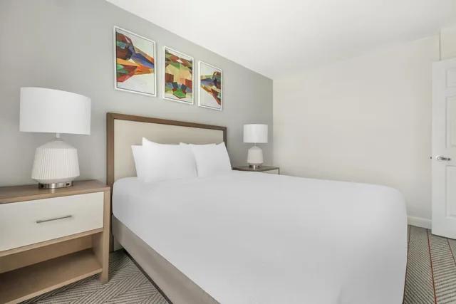 غرفة بسرير كينج وسرير كينج وسرير كوين وسرير كوين بغرفتي نوم مع أريكة لذوي الإعاقة، Hilton Vacation Club Palm Canyon Palm Springs 5/6