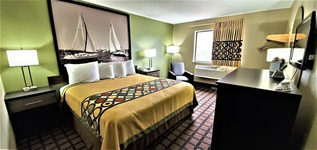 Superior, King Bed, Smoking, Economy 7 Inn Chesapeake - Portsmouth 7/10