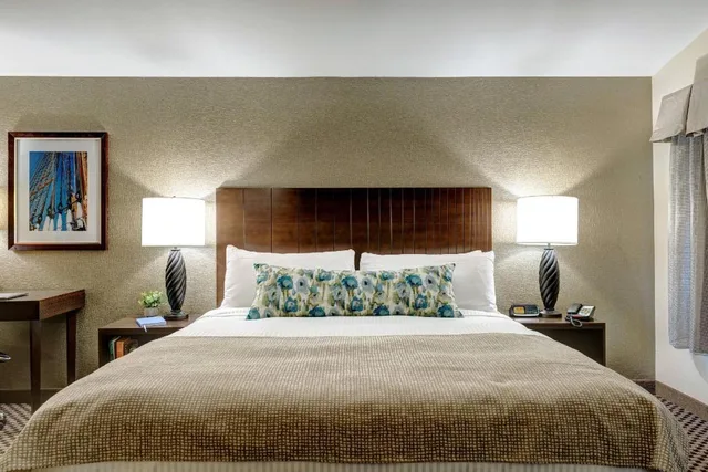 جناح سوبيريور، The Garrison Hotel & Suites Dover-Durham, Ascend Hotel Collection 1/5