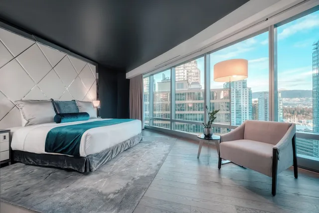 Paradox, King Bed, Bathtub، Paradox Hotel Vancouver 1/10