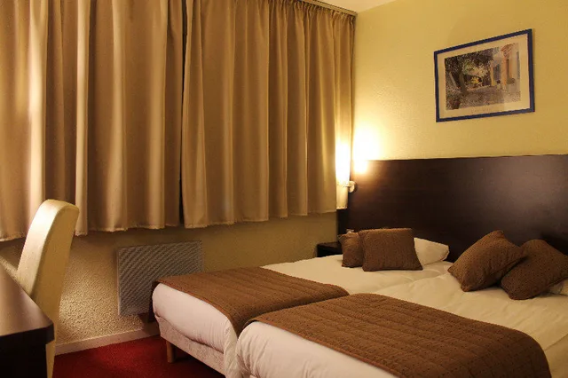 غرفة قياسية بسريرين منفصلين، Hotel the Originals Paris Sud Orly Draveil 2/3