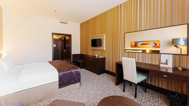غرفة بسرير كينج بإطلالة على الجبل، HOLIDAY INN ZILINA 7/10
