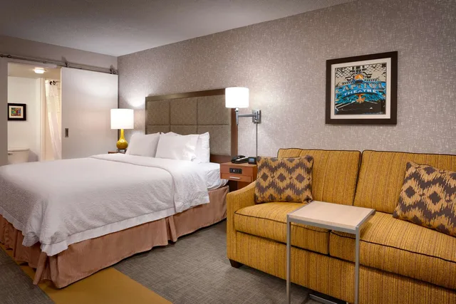 Study, King Bed, Sofa، Hampton Inn Salt Lake City-Downtown 2/3
