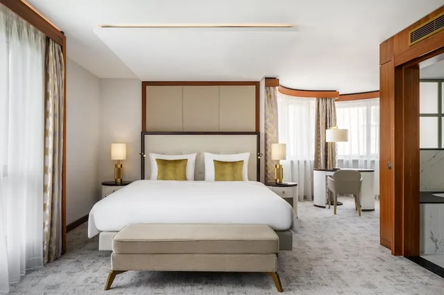 جناح تنفيذي بسرير كينج، Kempinski Hotel Corvinus Budapest 7/10