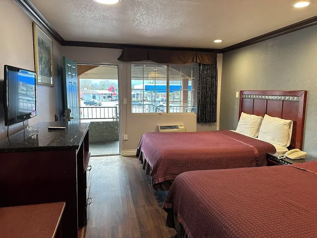 Standard, Single, 2 Queen Beds, Smoking، Americas Best Value Inn Corona 1/4