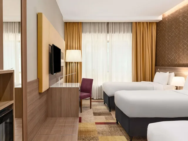 Classic, Triple, Double and Twin Beds, Mercure Makkah Aziziah 4/6