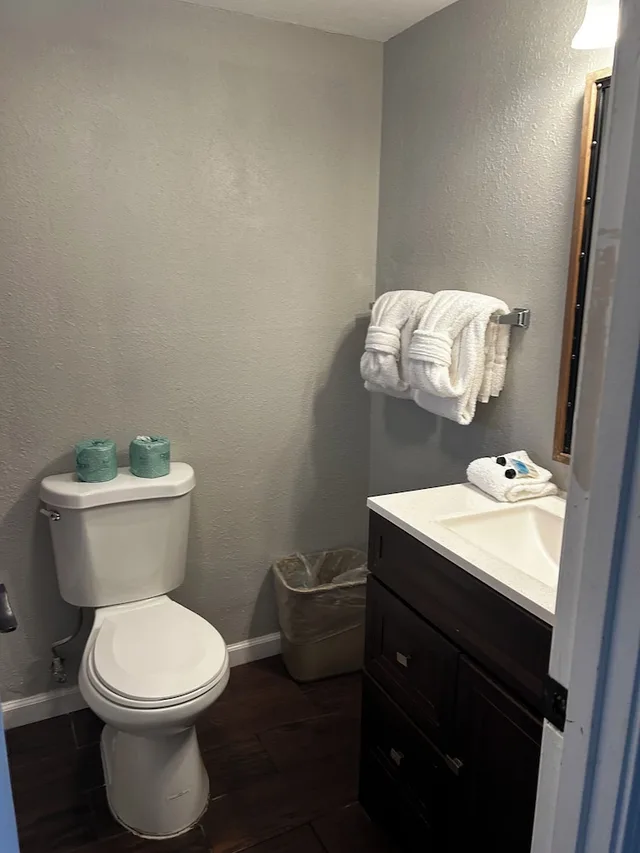Standard, 2 Queen Beds, Creek Side، Brookside Lodge 5/8