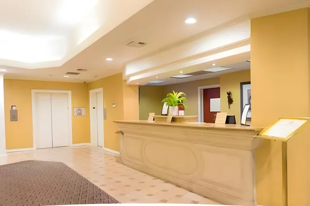 غرفة بريميوم بسريرين مزدوجين، Oakland Airport Executive Hotel 1/3