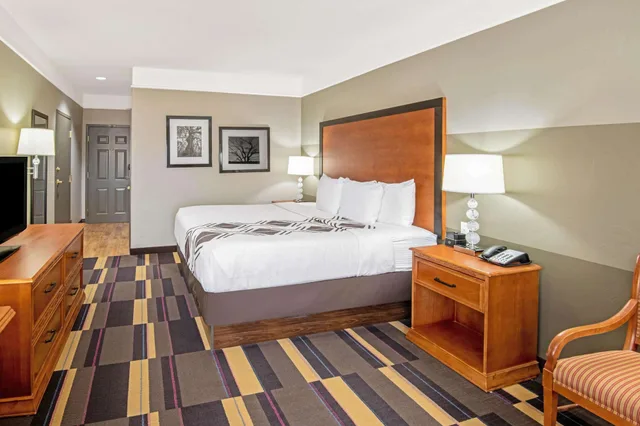 غرفة بسرير كينج، La Quinta Inn & Suites by Wyndham Oklahoma City - Moore 4/9