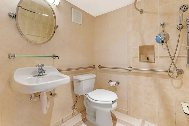 غرفة قياسية بسريرين مزدوجين لذوي الإعاقة، Best Western Plus Grosvenor Airport Hotel 2/2