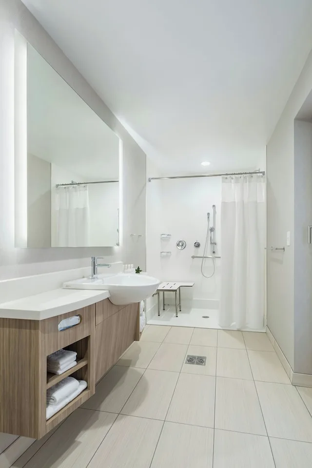 جناح بسريرين كوين مع أريكة لذوي الإعاقة، Springhill Suites By Marriott Madison 4/5