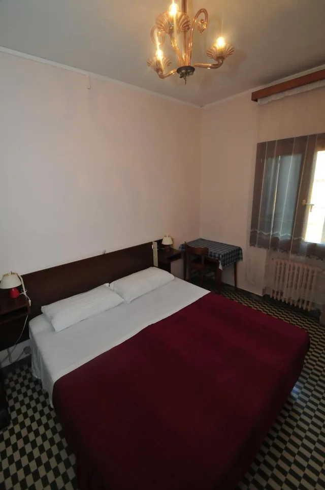 غرفة بسرير مزدوج أو سريرين منفصلين بحمام مشترك، Locanda Sant'anna 3/7