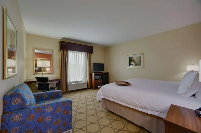 استوديو بسرير كينج بمطبخ صغير، Hampton Inn And Suites Philadelphia Bensalem 1/2
