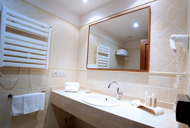 غرفة ثلاثية، Hotel San Rocco 5/6
