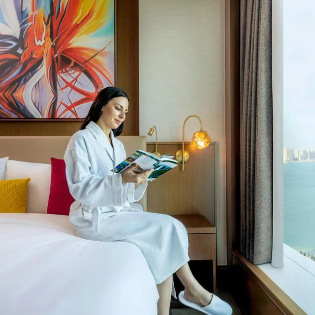 جناح جونيور تنفيذي بسرير كينج بإطلالة جزئية على البحر مع دخول الصالة، Delta Hotels Marriott City Center Doha 7/10