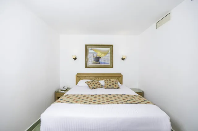 جناح بريميوم بسرير كوين وسرير فردي بجاكوزي، Sunrise Holidays Resort- Adults Only (Plus 16) 1/5