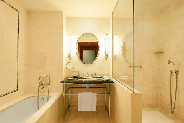 غرفة بسرير كينج، The Westin Valencia 2/2