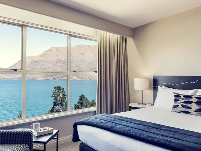 Superior, Queen Bed, Lake View, Movenpick Queenstown 6/8