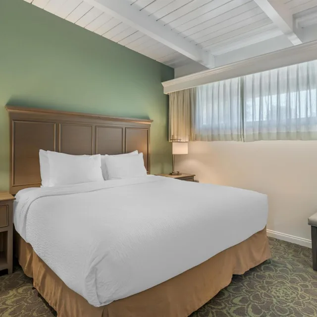 1 Bedroom, Suite, King Bed, Pool Side, Kitchen، Best Western Plus Santa Barbara 5/9