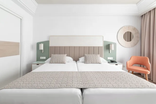 غرفة قياسية بسرير مزدوج بشرفة، Hotel RIU Gran Canaria 3/9