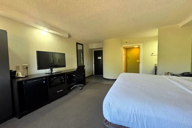 غرفة بسرير كينج لذوي الإعاقة، Travelodge by Wyndham Flowood 7/10