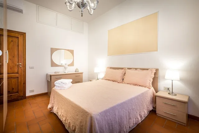 شقة كلاسيكية بسرير كوين بغرفة نوم واحدة، Classic Tuscany Apartment B 3/7