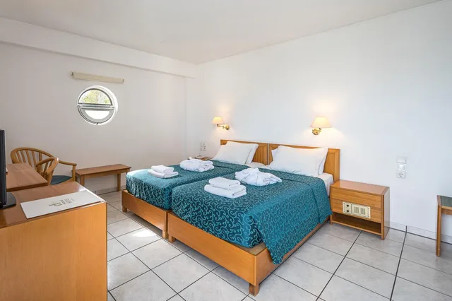 غرفة ديلوكس بسرير مزدوج أو سريرين منفصلين، Heronissos Hotel 1/3