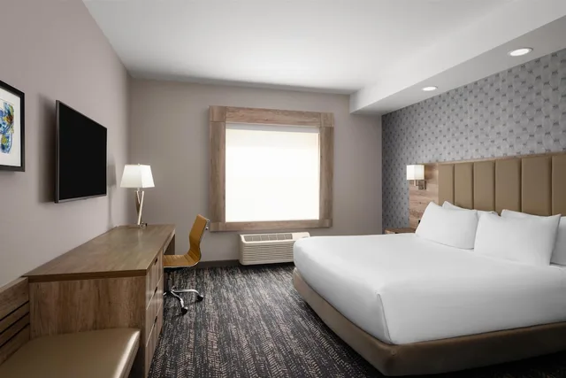 غرفة قياسية بسرير كينج لذوي الإعاقة، Best Western Premier Executive Residency Medicine Hat 1/3