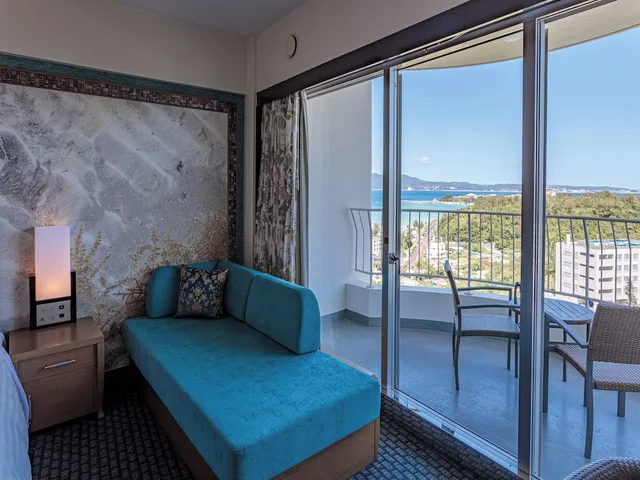 غرفة سوبيريور بسريرين منفصلين بإطلالة جزئية على البحر مع أريكة، Okinawa Kariyushi Beach Resort Ocean Spa 2/4