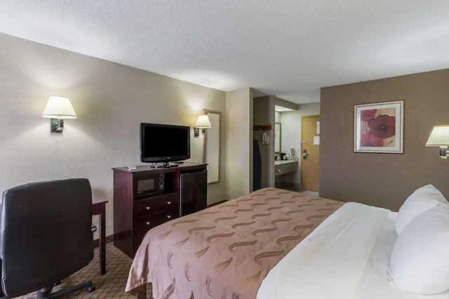 غرفة بسرير كينج لذوي الإعاقة، Quality Inn Rolla MO 2/5